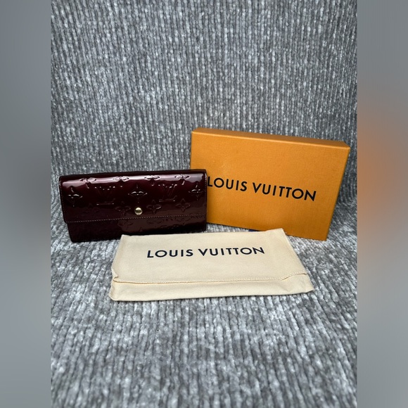 LOUIS VUITTON WALLET - MAROON CARD & CASH WALLET - Picture 1 of 12